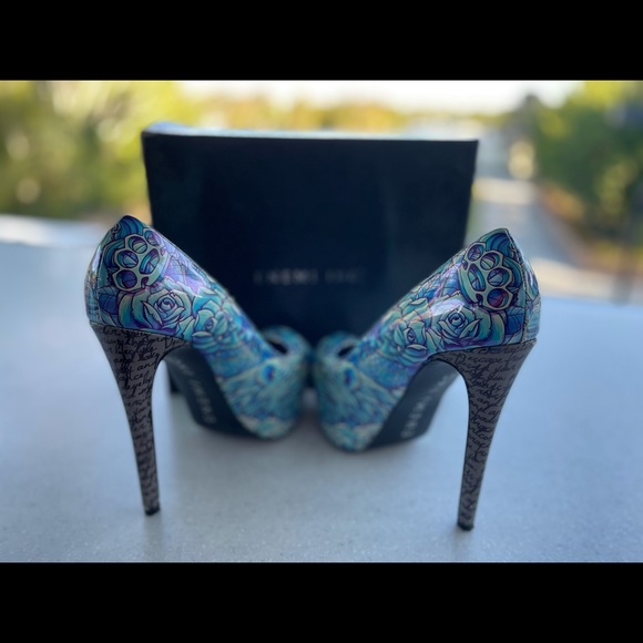 High Heels - Picture 2 of 2